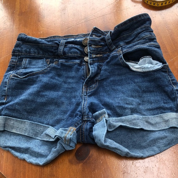 Ardene Blue Jean Shorts with Rolled Hem, size 5 zipper with three buttons - Picture 8 of 9